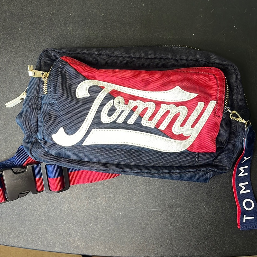 Tommy Hilfiger Crossbody Bag
